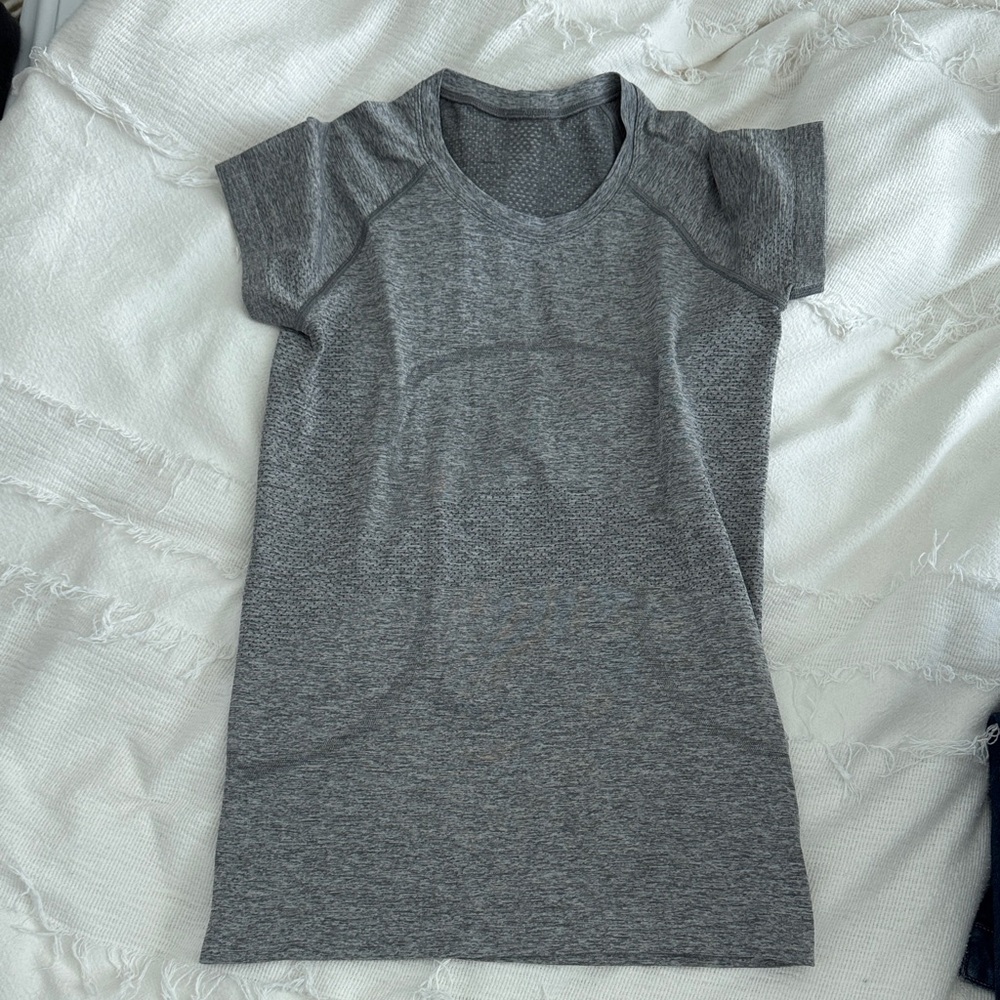 LULULEMON tee